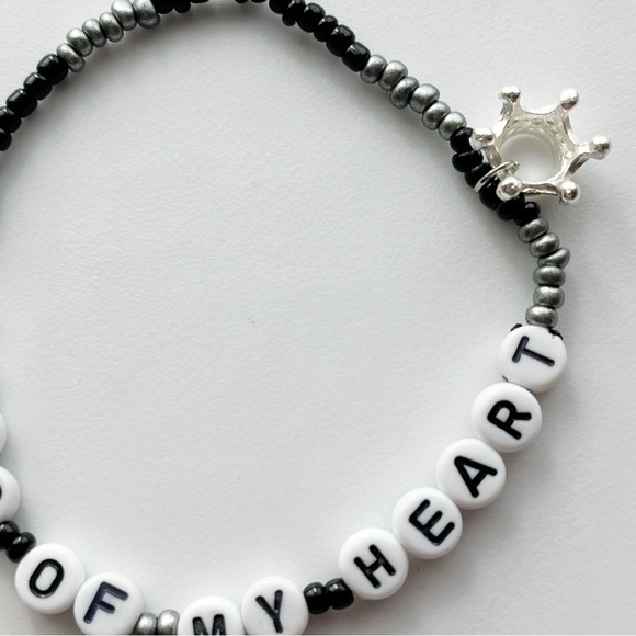 Taylor Swift Eras Tour Friendship Bracelet King Of My Heart Reputation w/ Charm - Picture 2 of 2